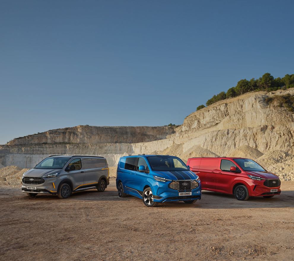 Ford It Range Transit Custom 21X9 2160X925 Three Cars (1)